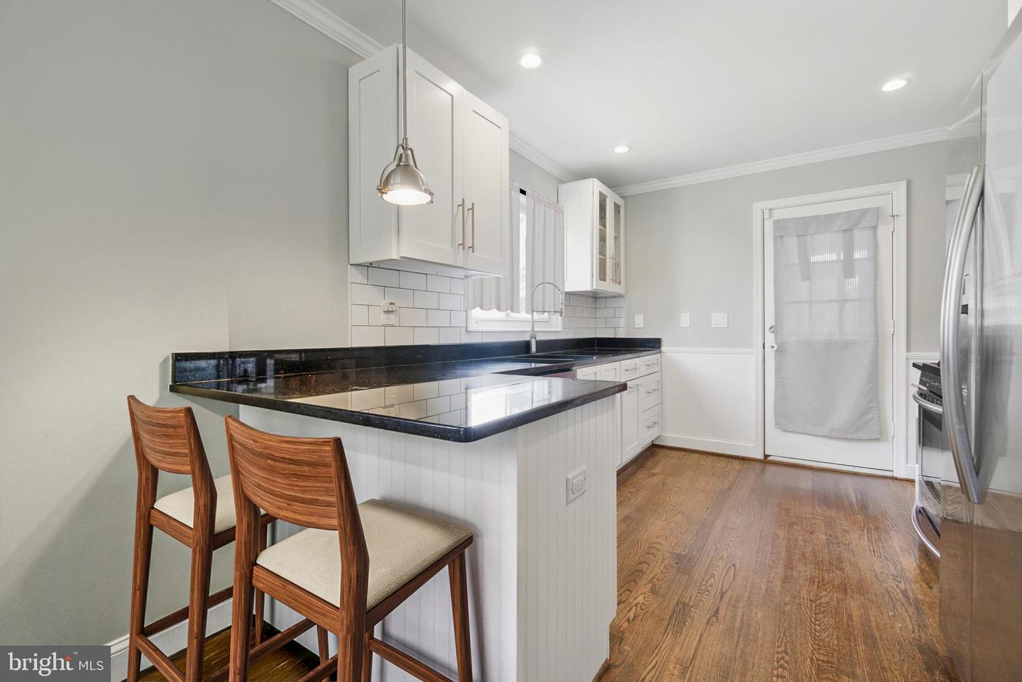 18 van Buren St NW