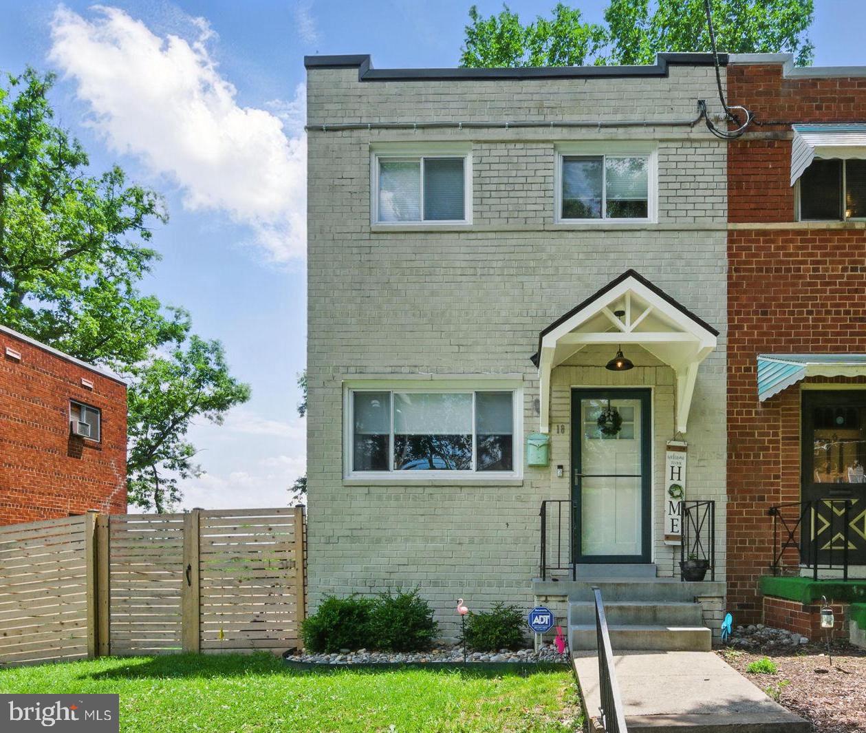 18 van Buren St NW