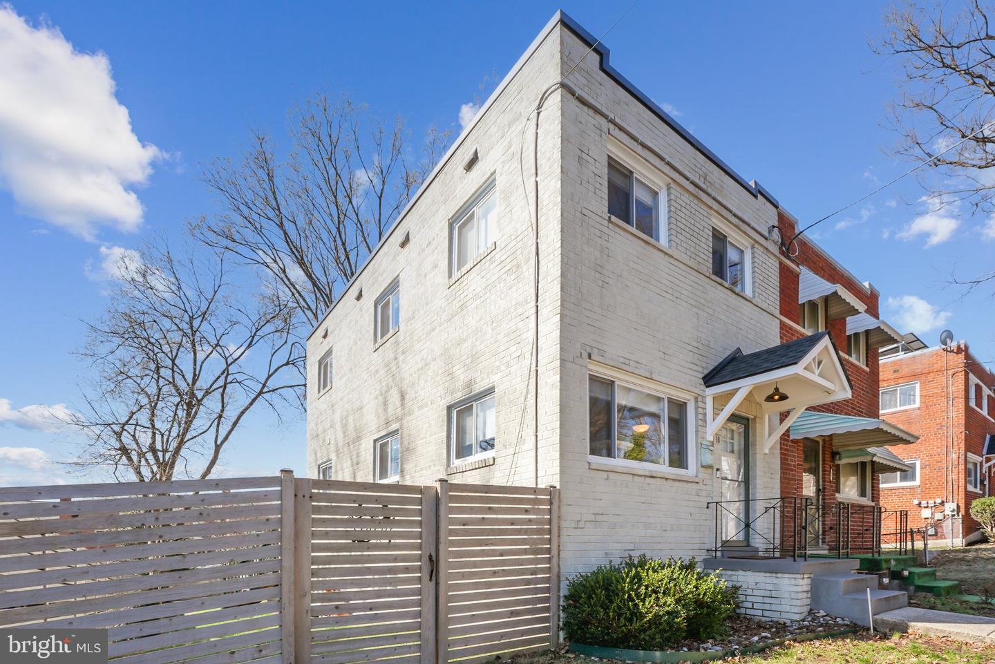 18 van Buren St NW