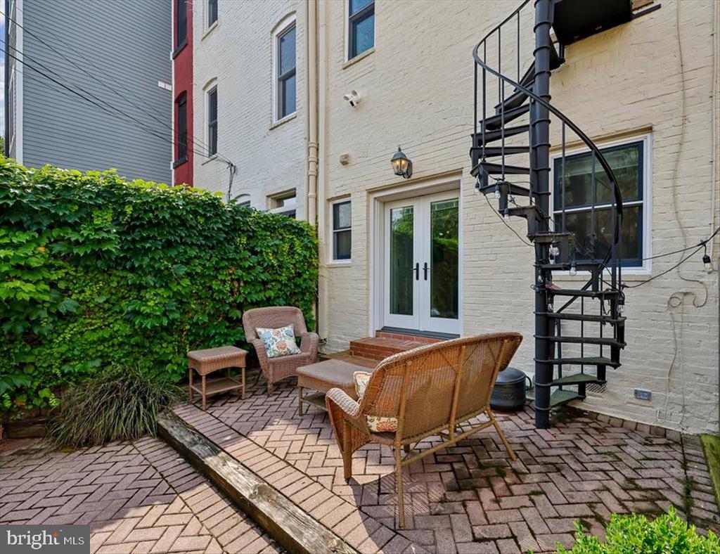 126 E STREET SE