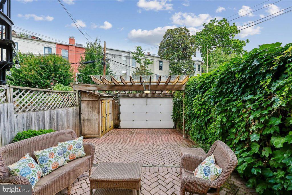126 E STREET SE