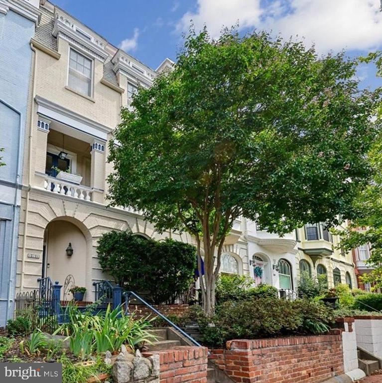 126 E STREET SE