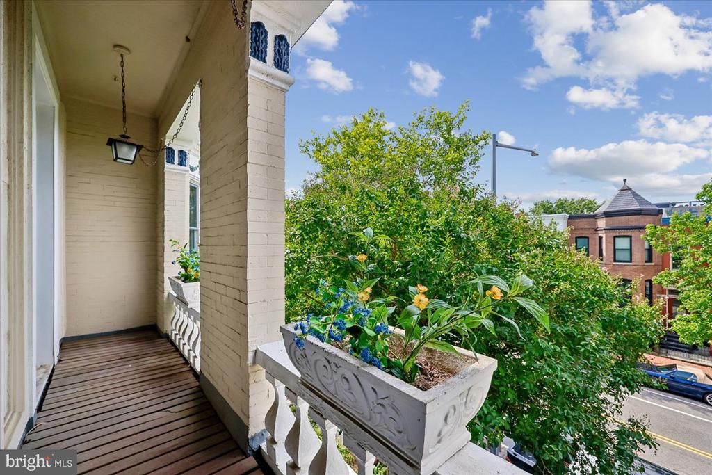 126 E STREET SE