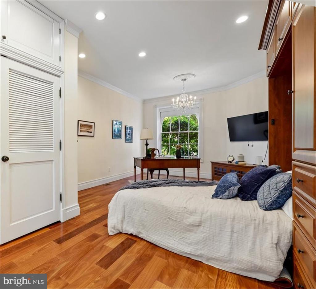 126 E STREET SE