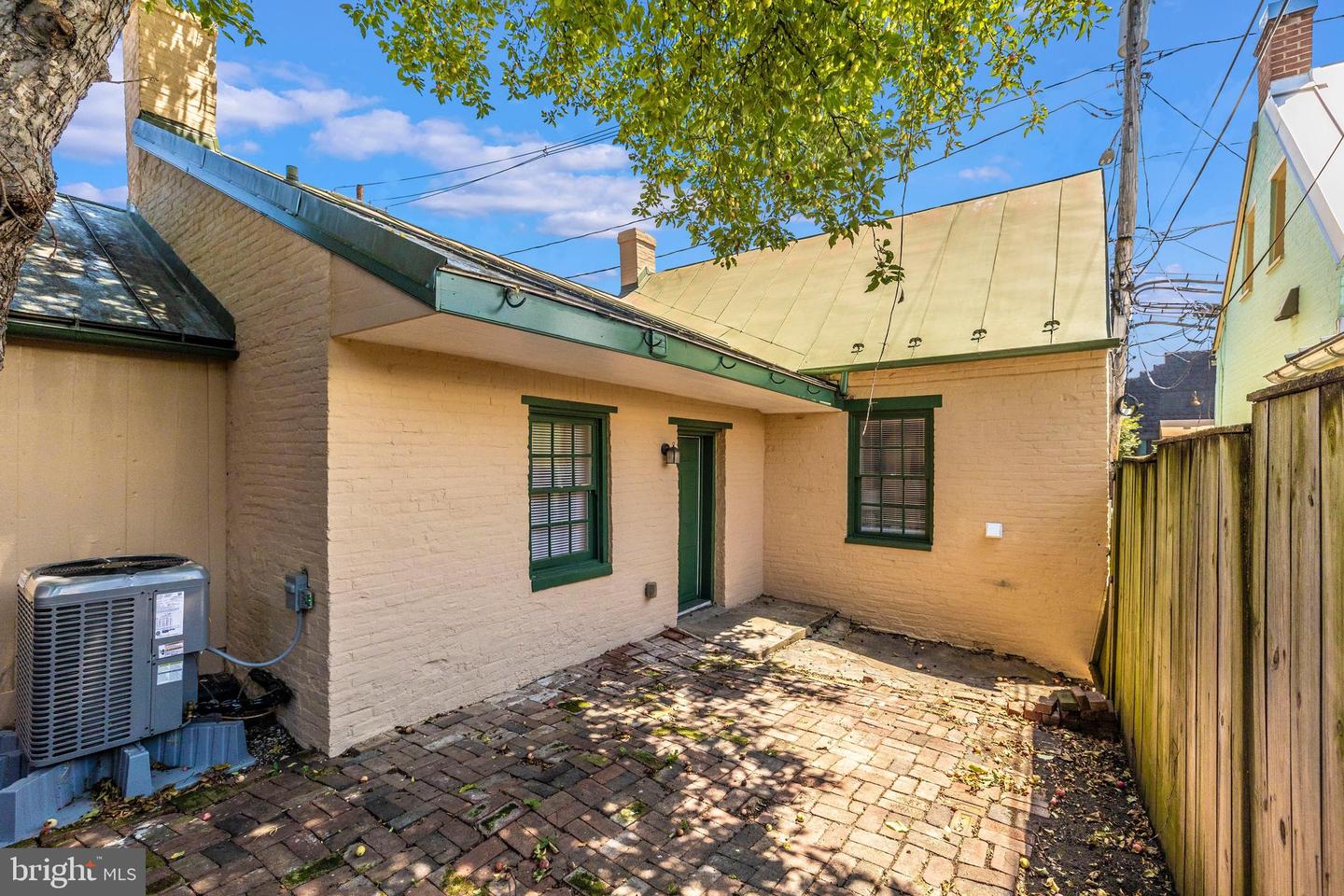 1 S Bentz St