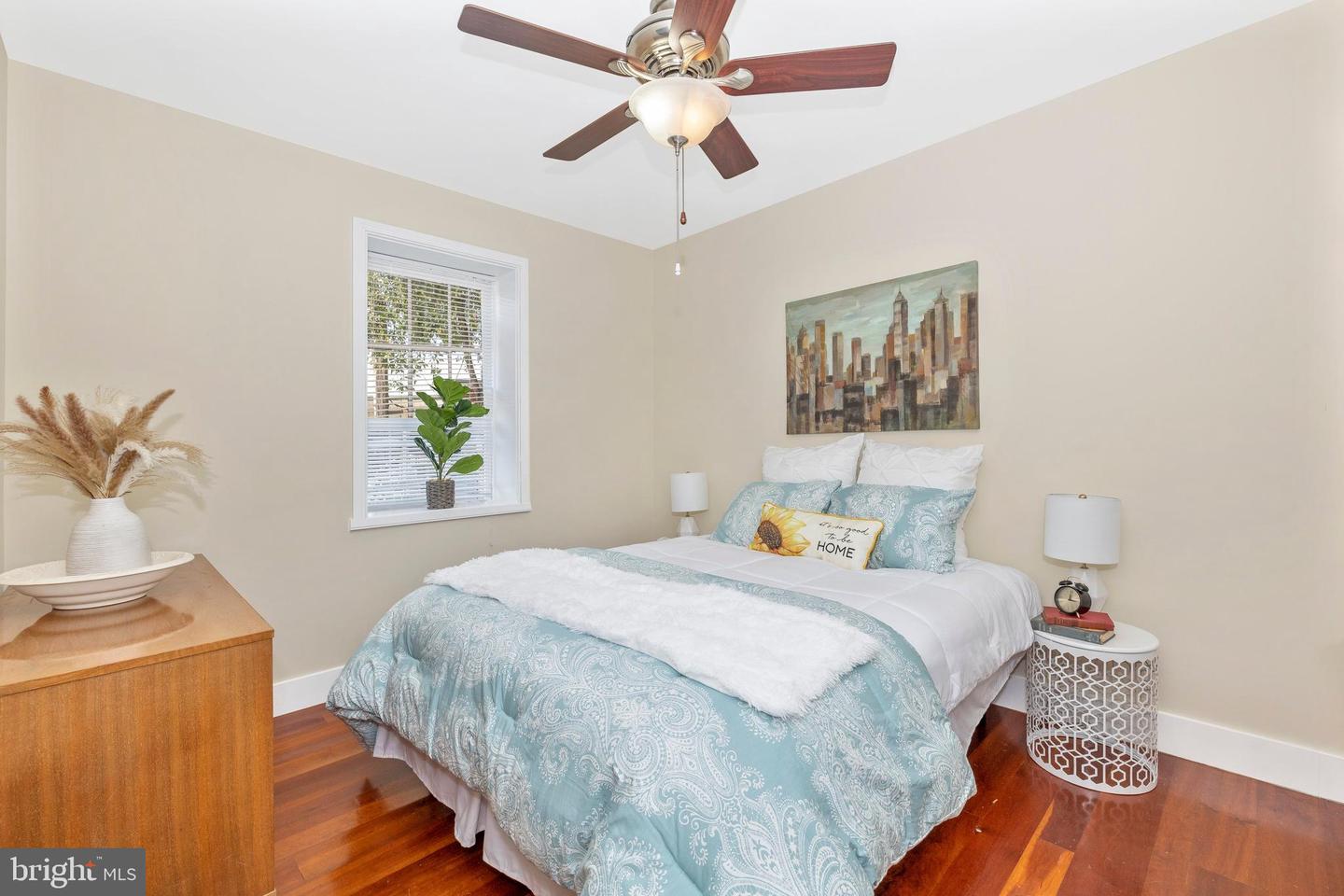 1 S Bentz St