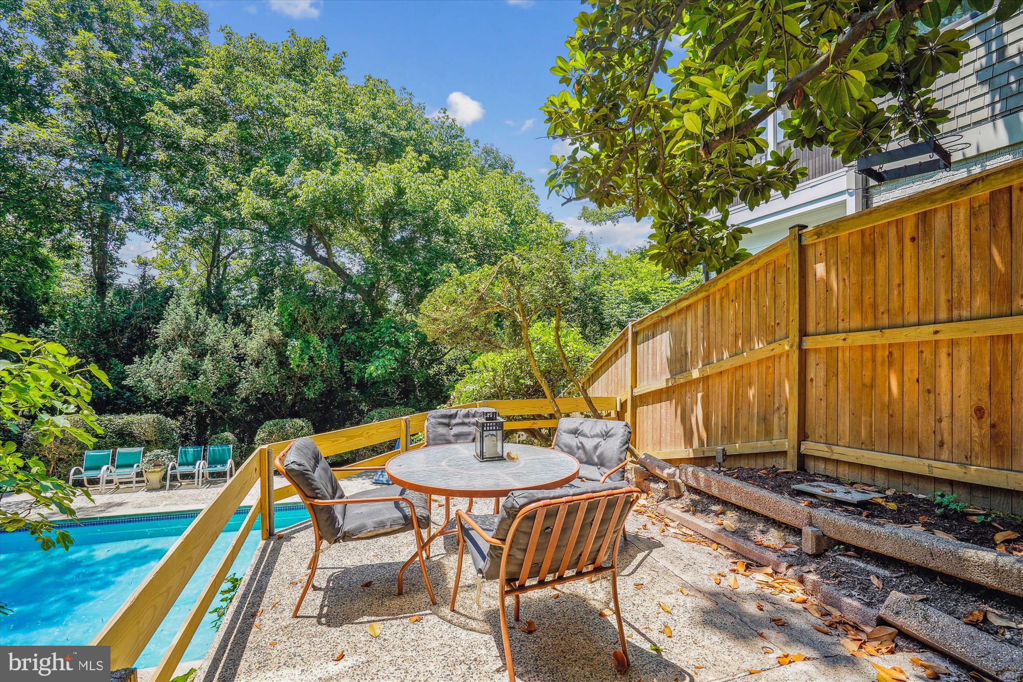 6424 Ridge Dr