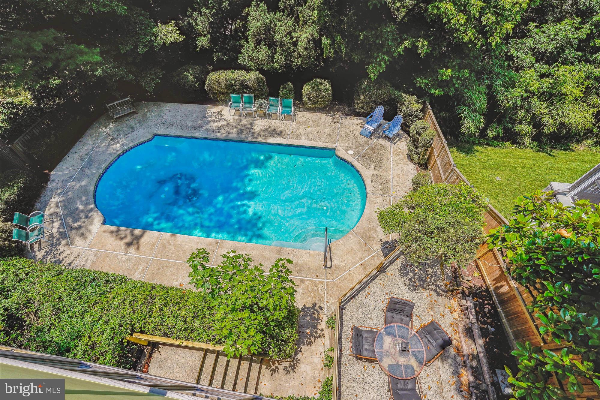 6424 Ridge Dr