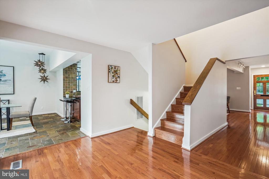 6424 Ridge Dr