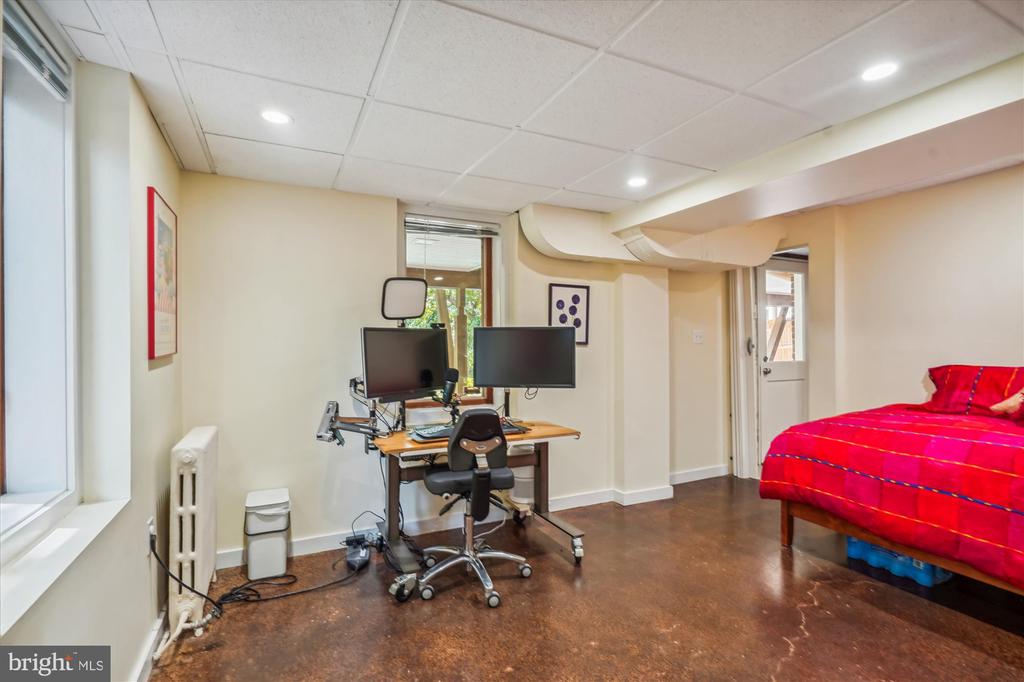 6424 Ridge Dr