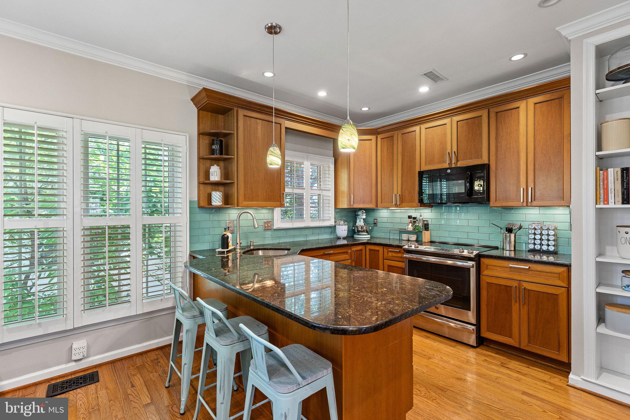 1932 N Daniel St