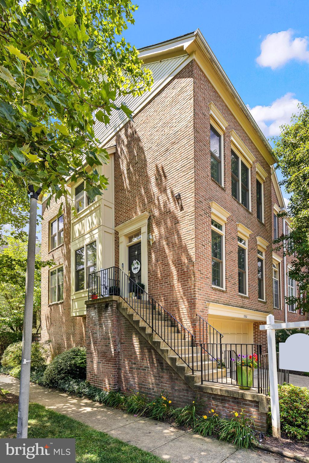 1932 N Daniel St