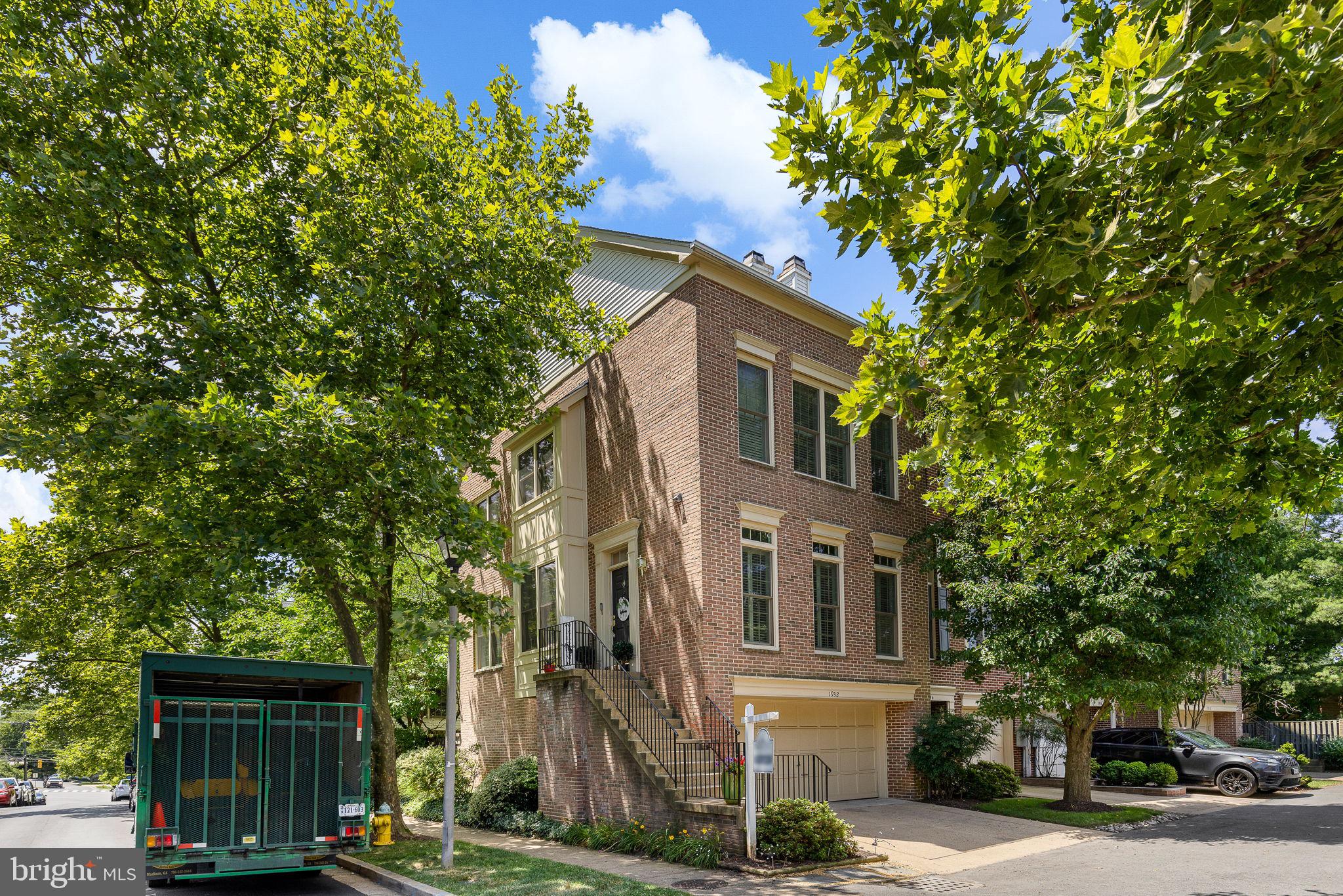 1932 N Daniel St
