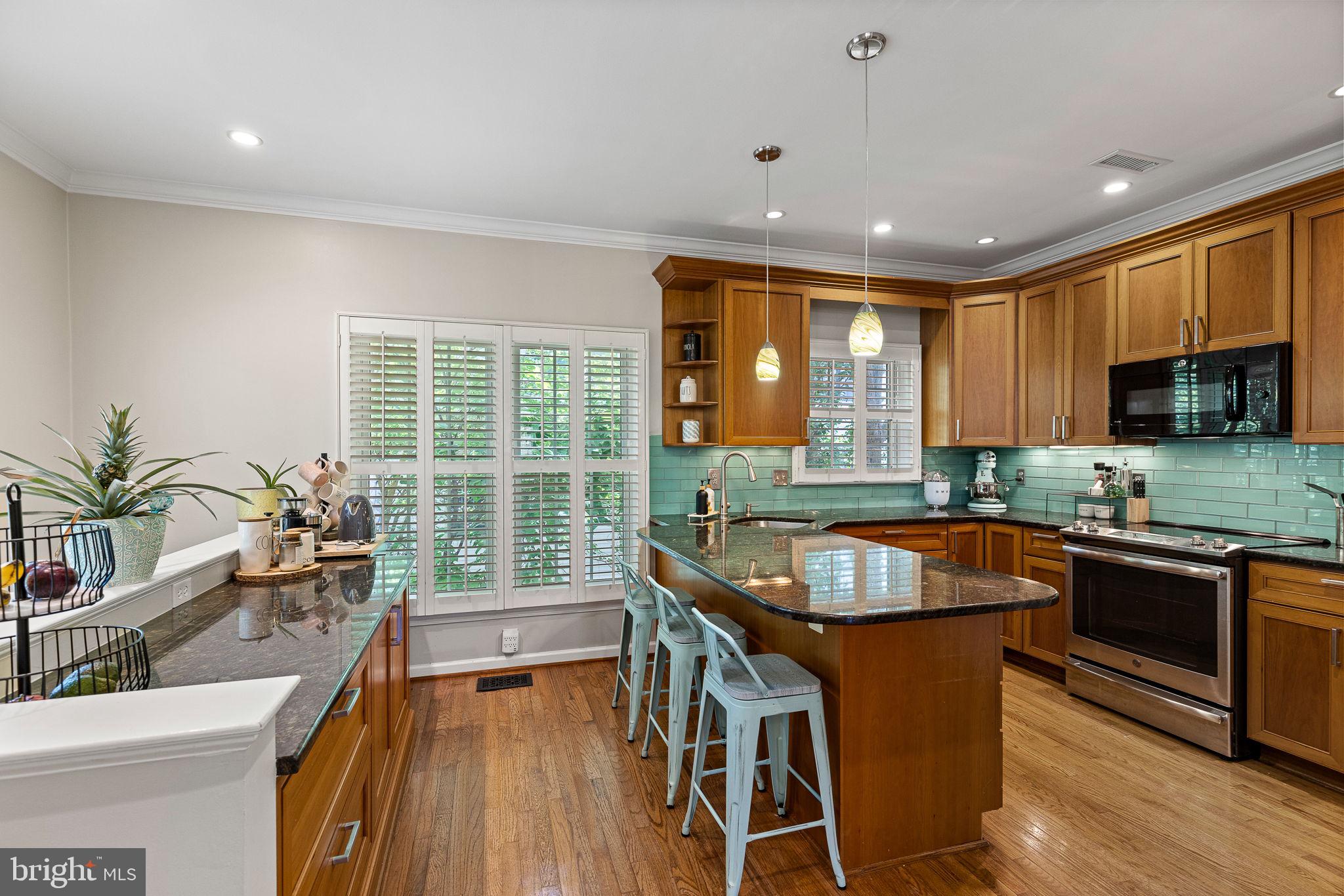 1932 N Daniel St