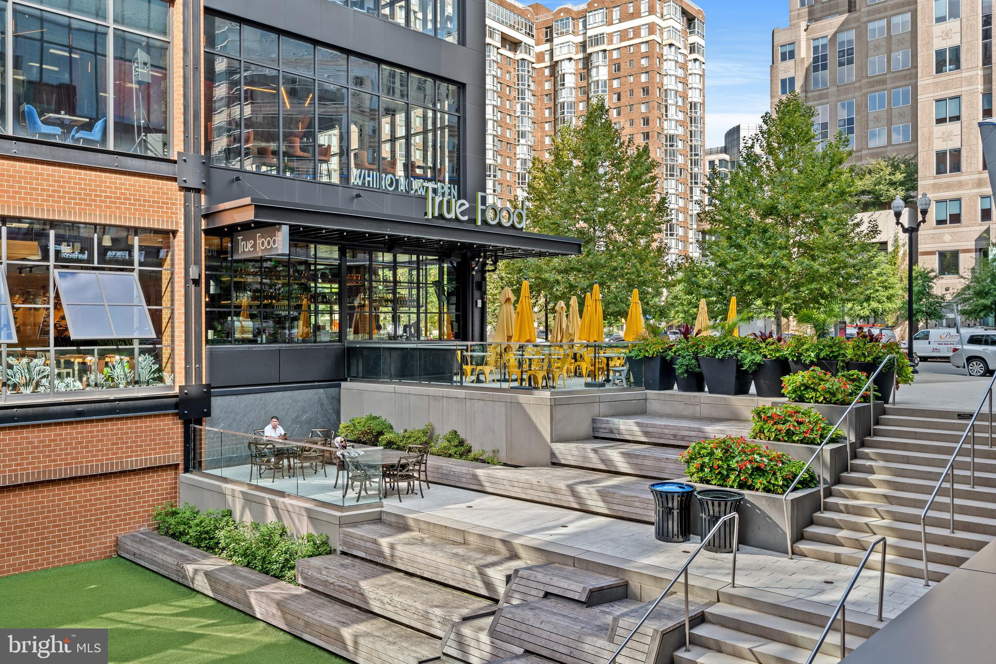 880 N Pollard St #623