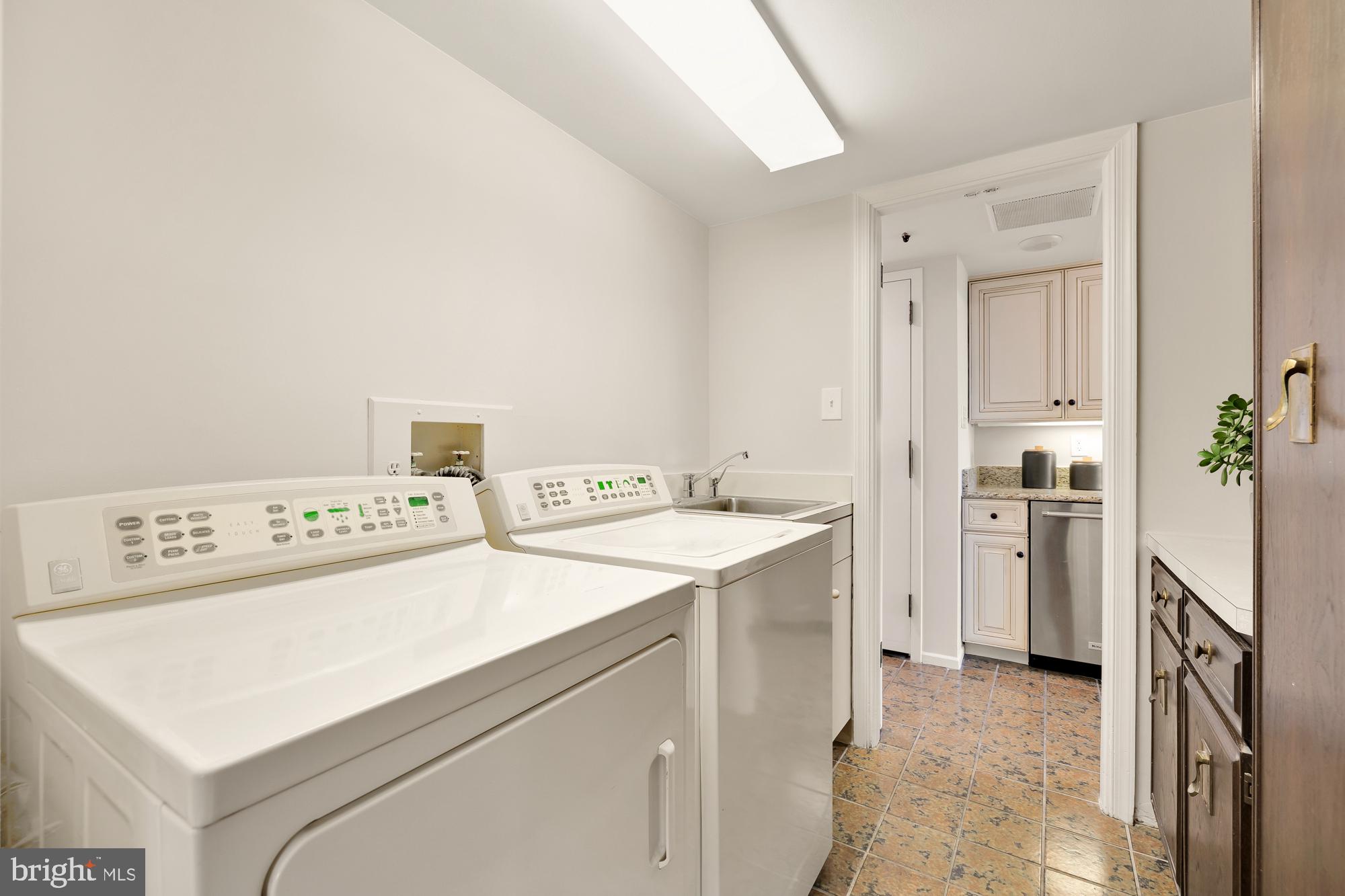1101 S Arlington Ridge Rd #302