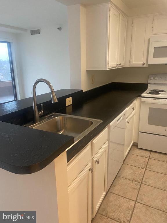 2400 CLARENDON BLVD #612