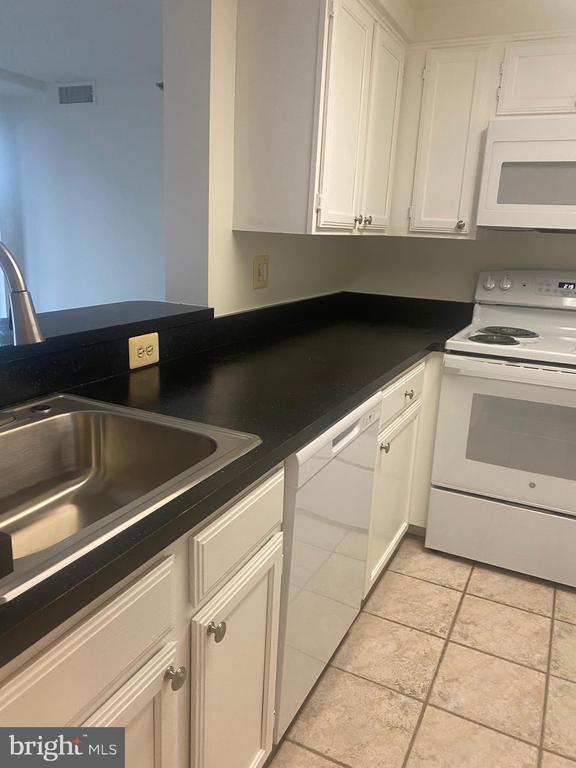 2400 CLARENDON BLVD #612