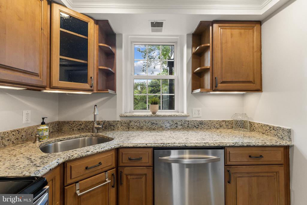 3010 S COLUMBUS STREET Unit: B2