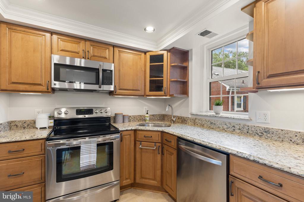 3010 S COLUMBUS STREET Unit: B2