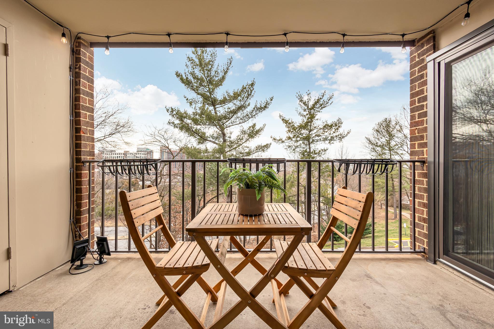 110 Roberts Ln #301