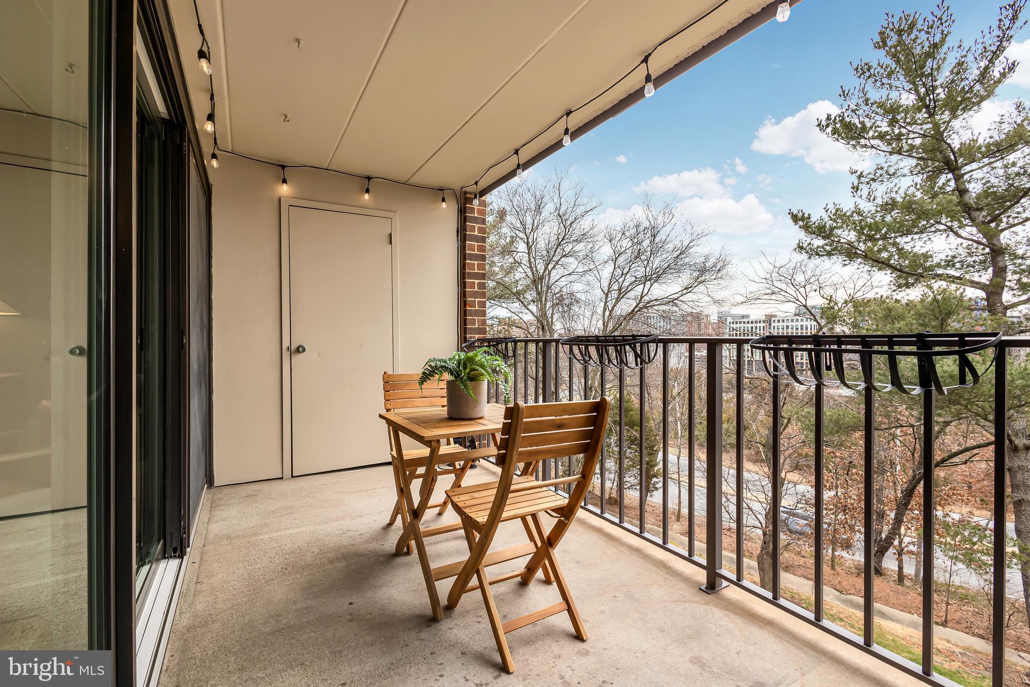 110 Roberts Ln #301