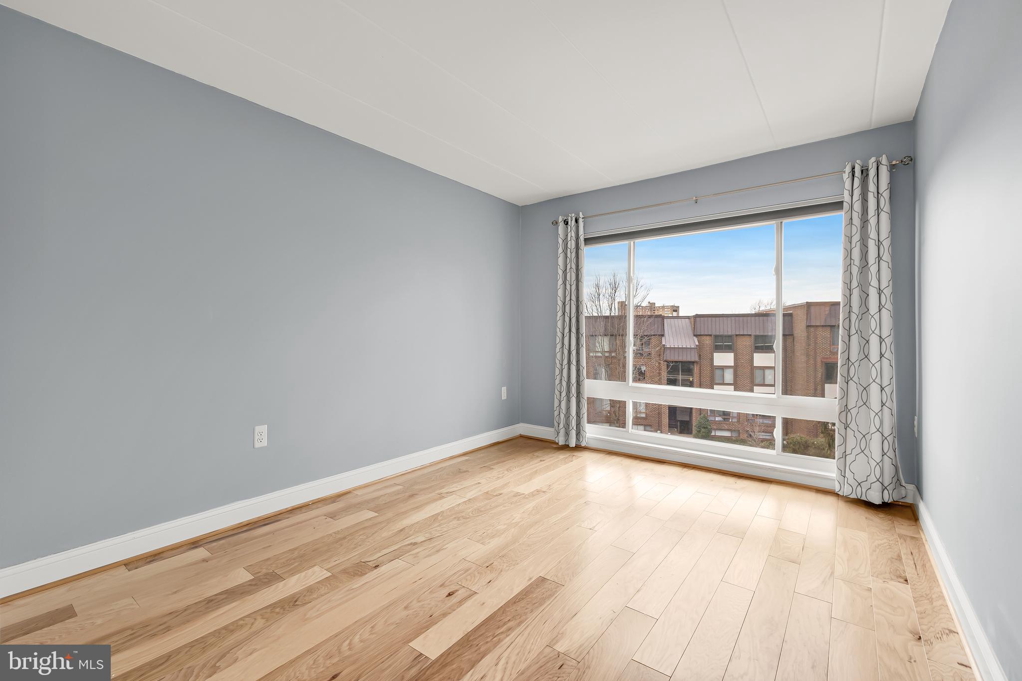 110 Roberts Ln #301