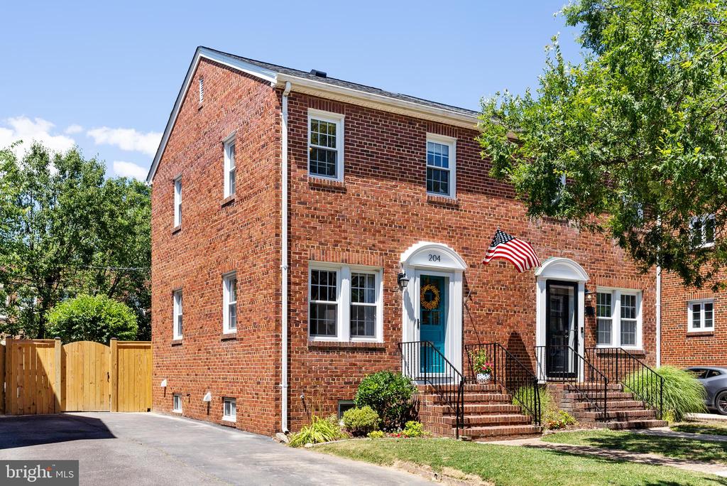 204 Adams Ave