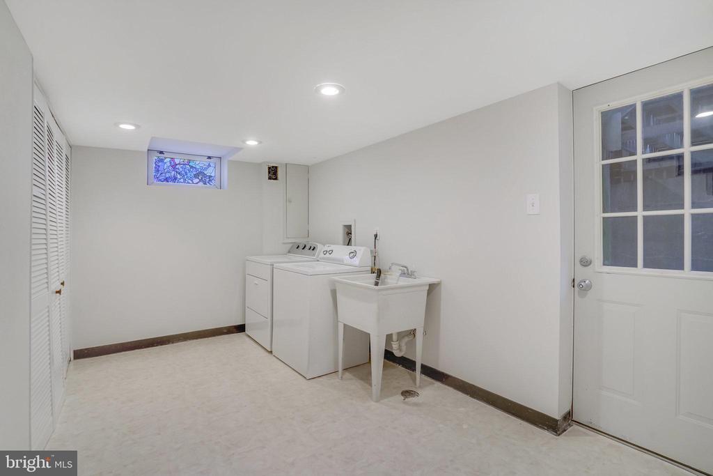 1313 Hillside Ter