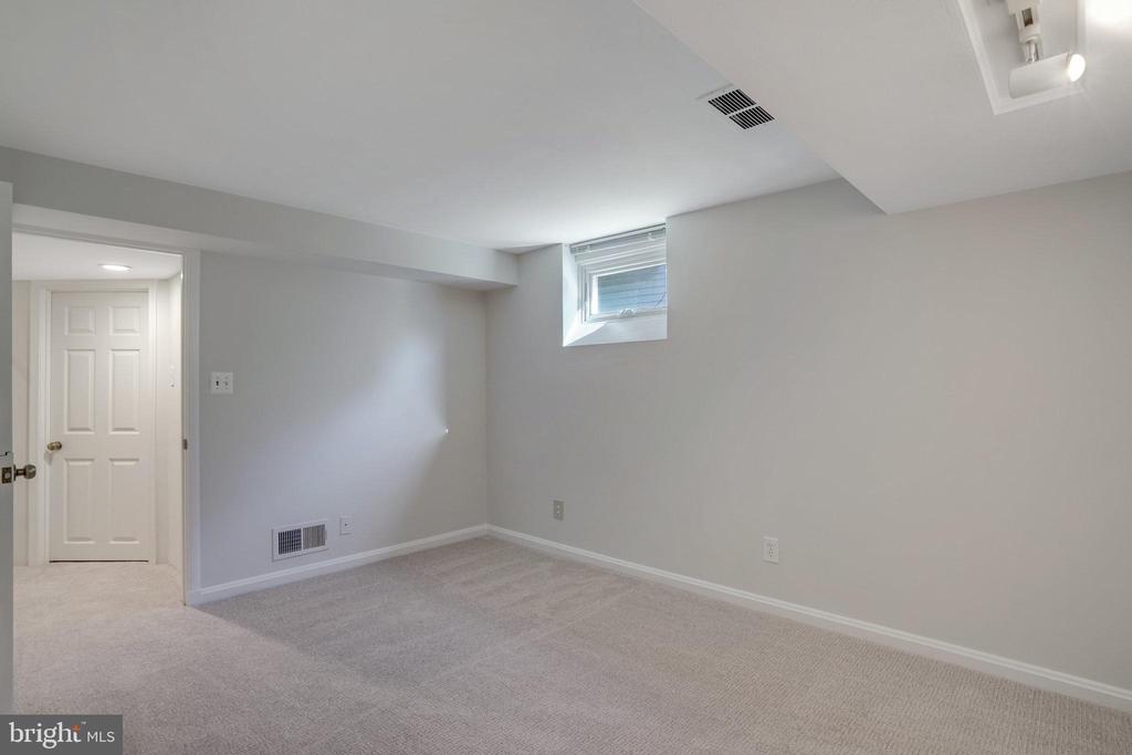 1313 Hillside Ter