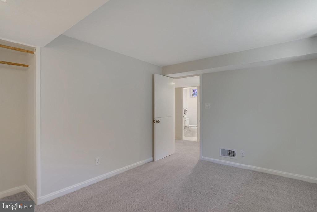 1313 Hillside Ter
