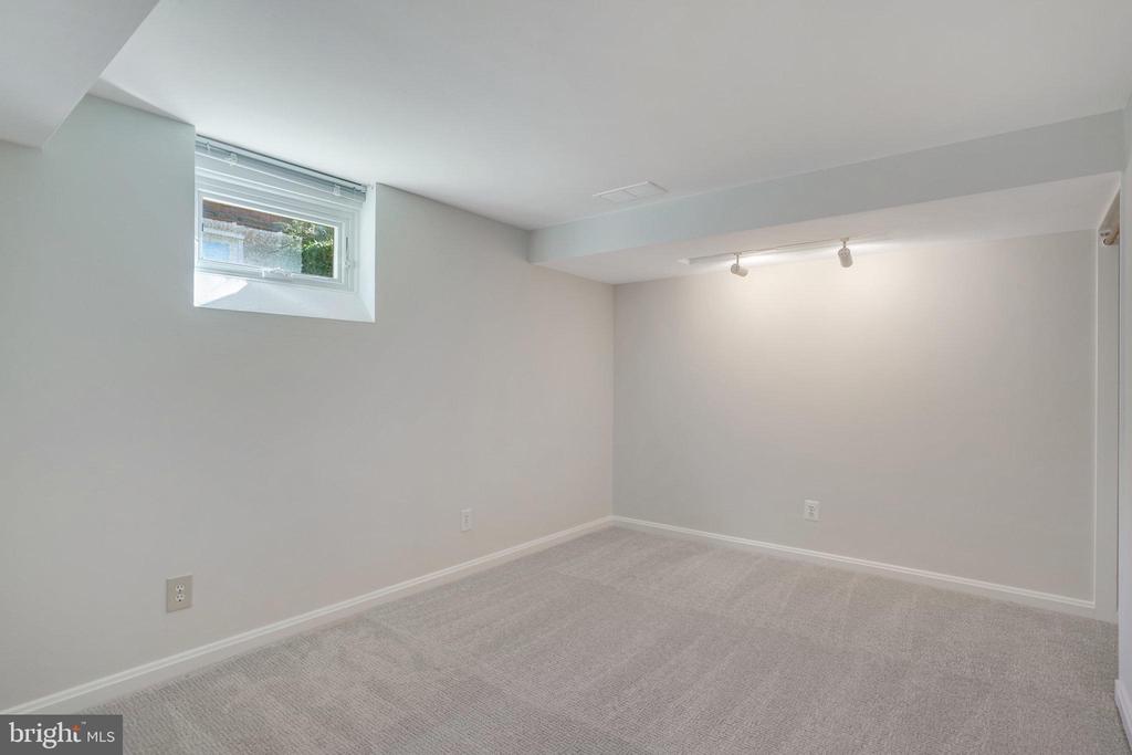 1313 Hillside Ter