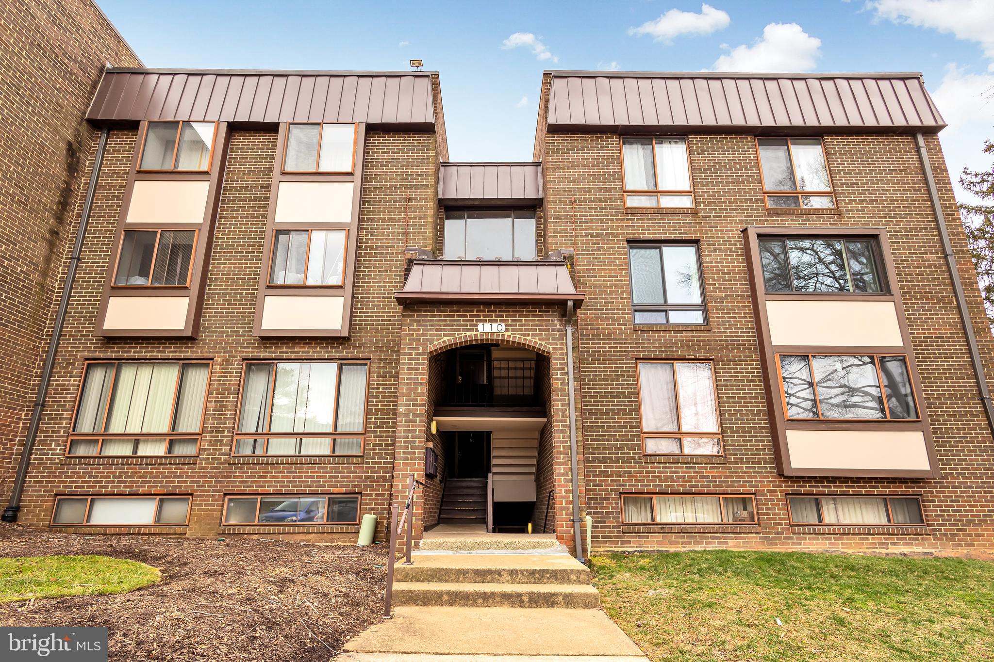128 Roberts Ln #201