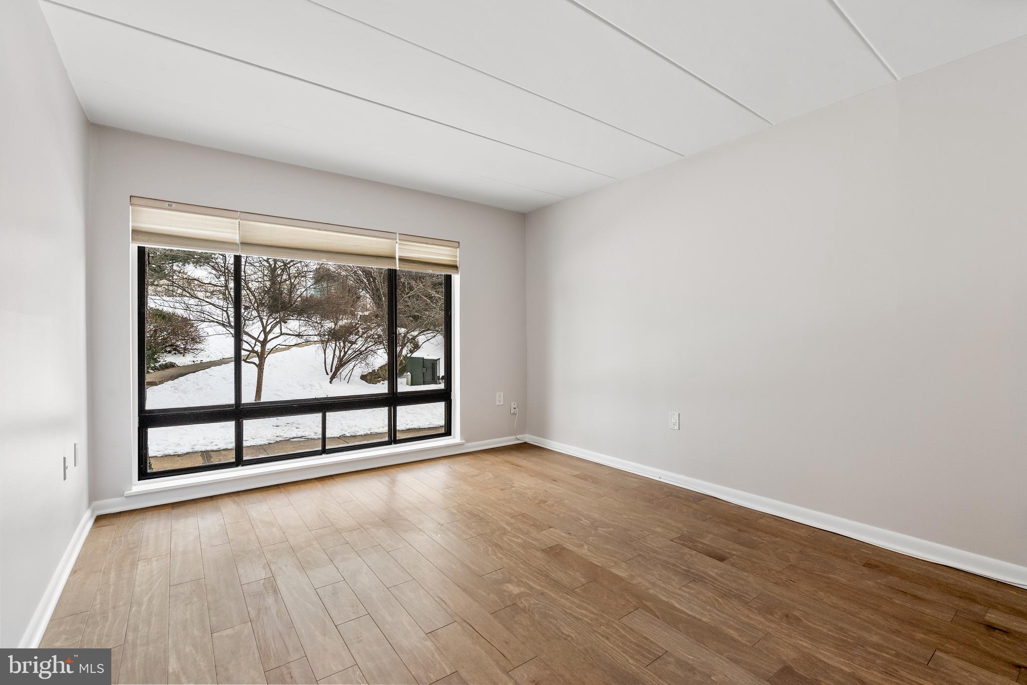 128 Roberts Ln #201
