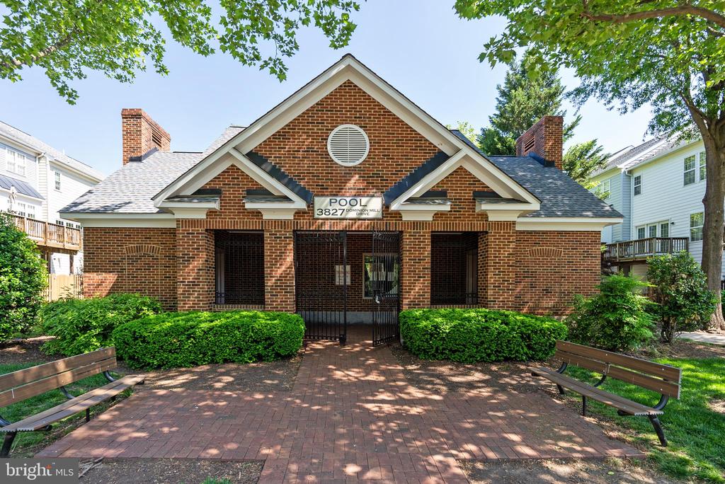 113 Lake Cook Dr