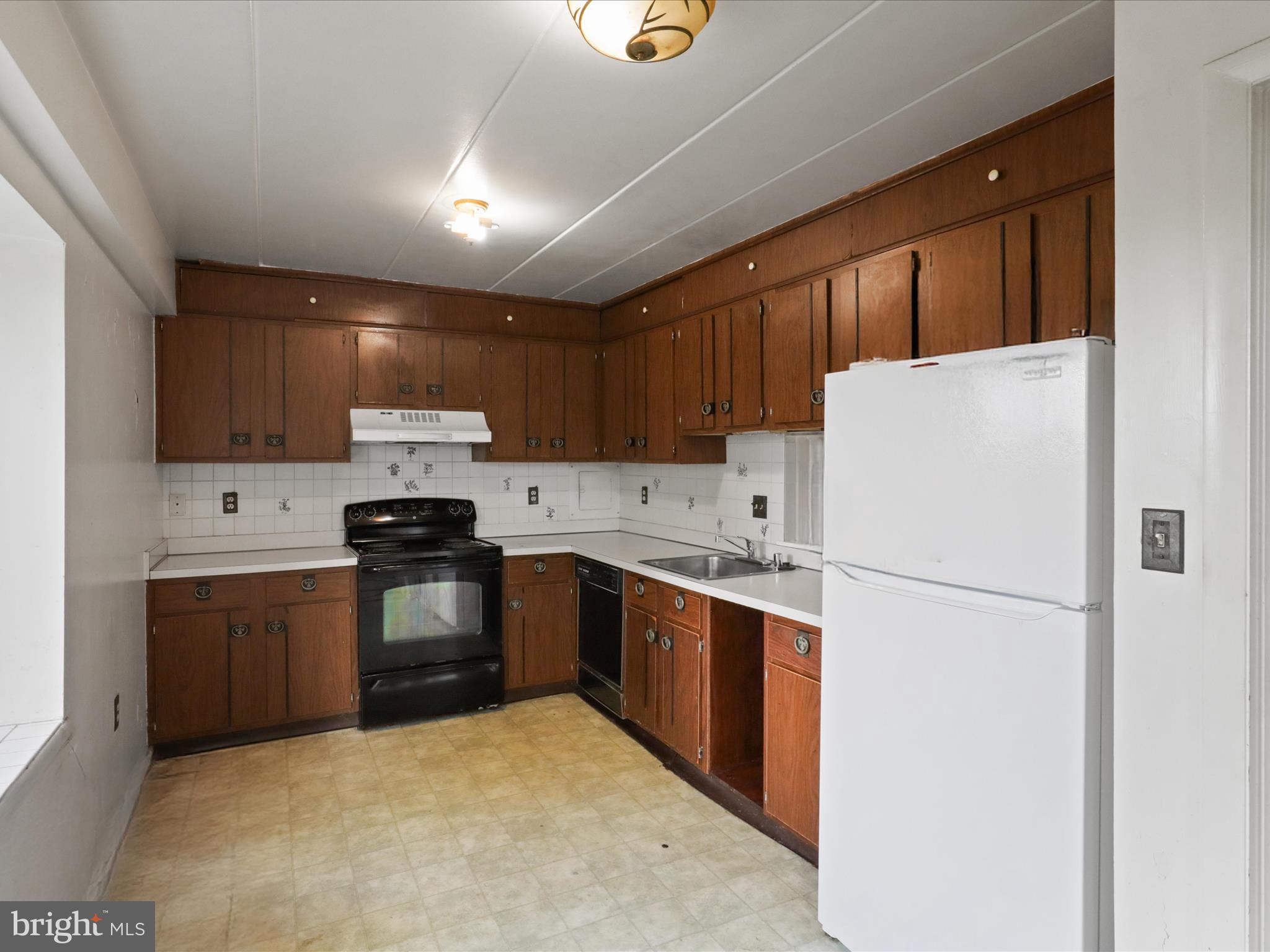 130 ROBERTS LANE 201
