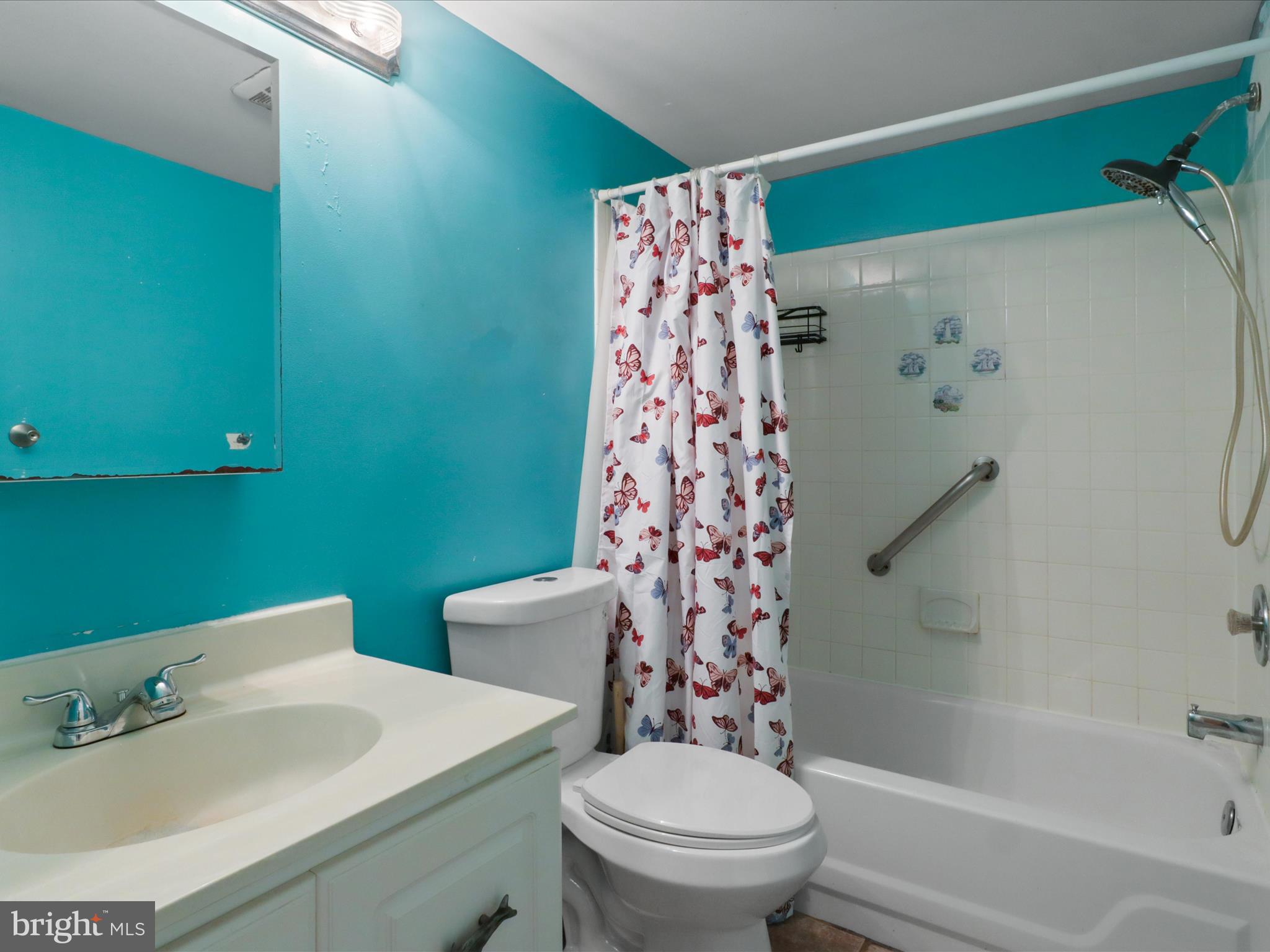 130 ROBERTS LANE 201