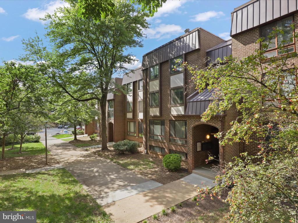 130 ROBERTS LANE 201