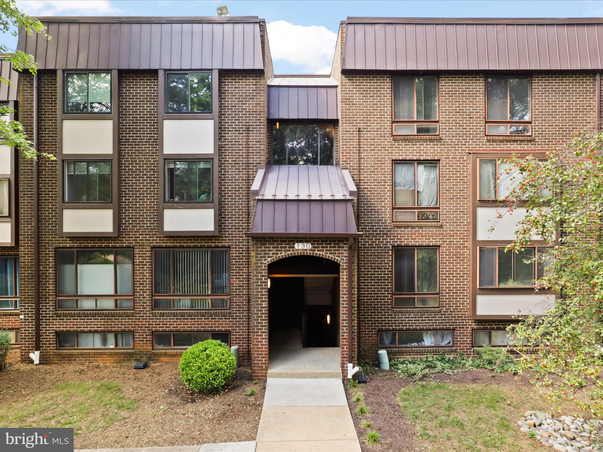 130 ROBERTS LANE 201