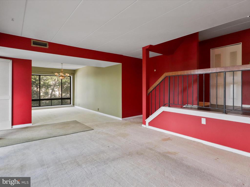 130 ROBERTS LANE 201
