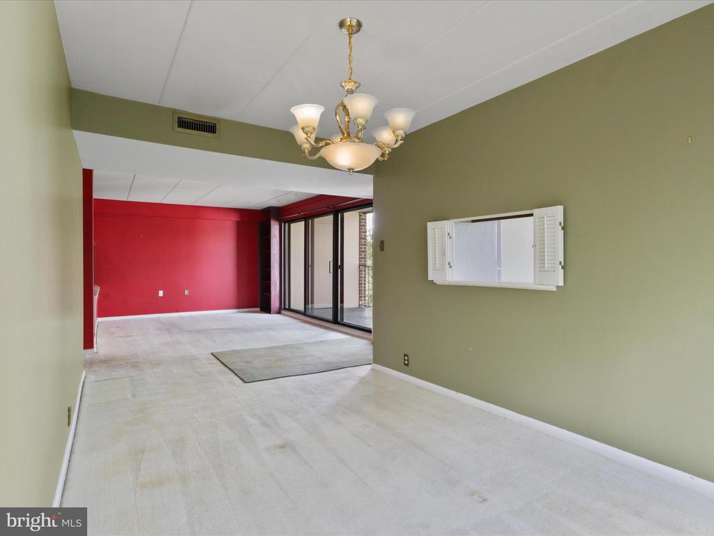 130 ROBERTS LANE 201