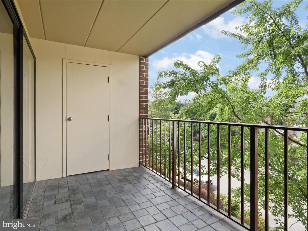 130 ROBERTS LANE 201