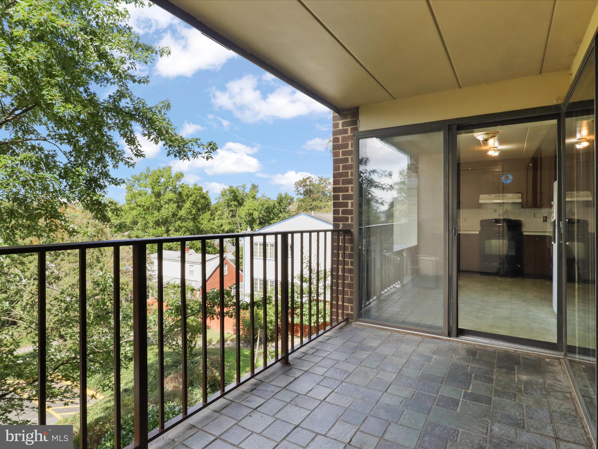 130 ROBERTS LANE 201