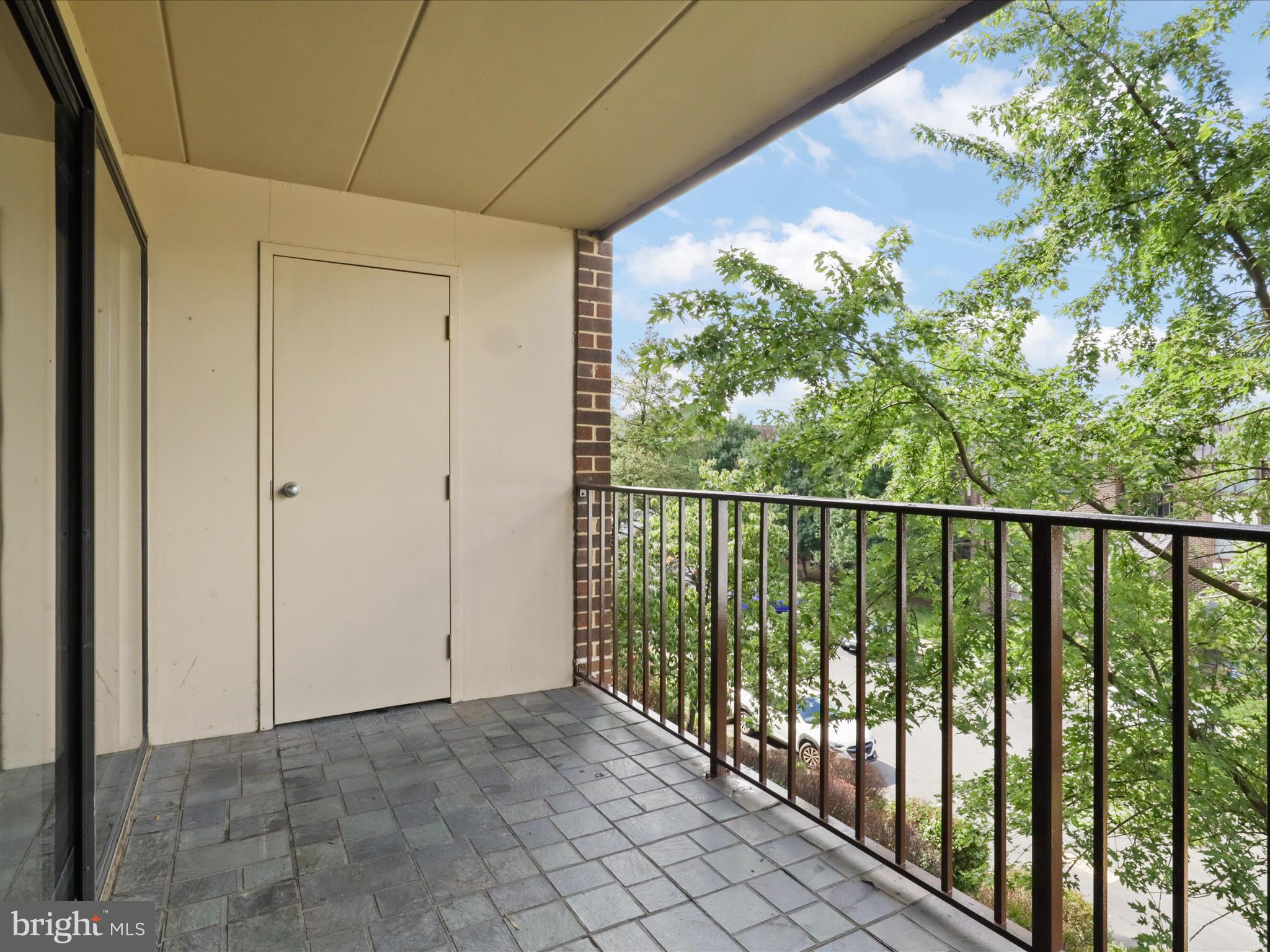 130 ROBERTS LANE 201