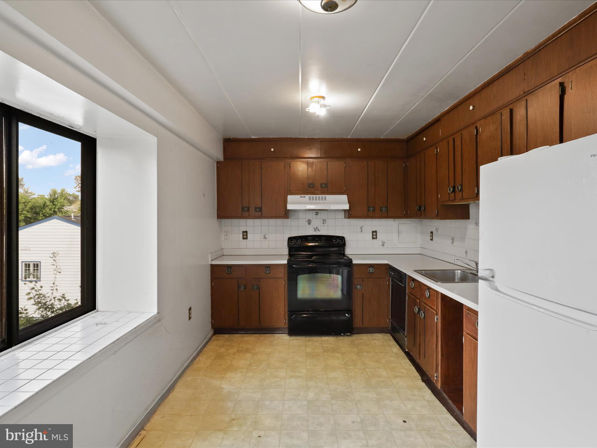 130 ROBERTS LANE 201