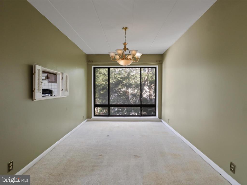 130 ROBERTS LANE 201