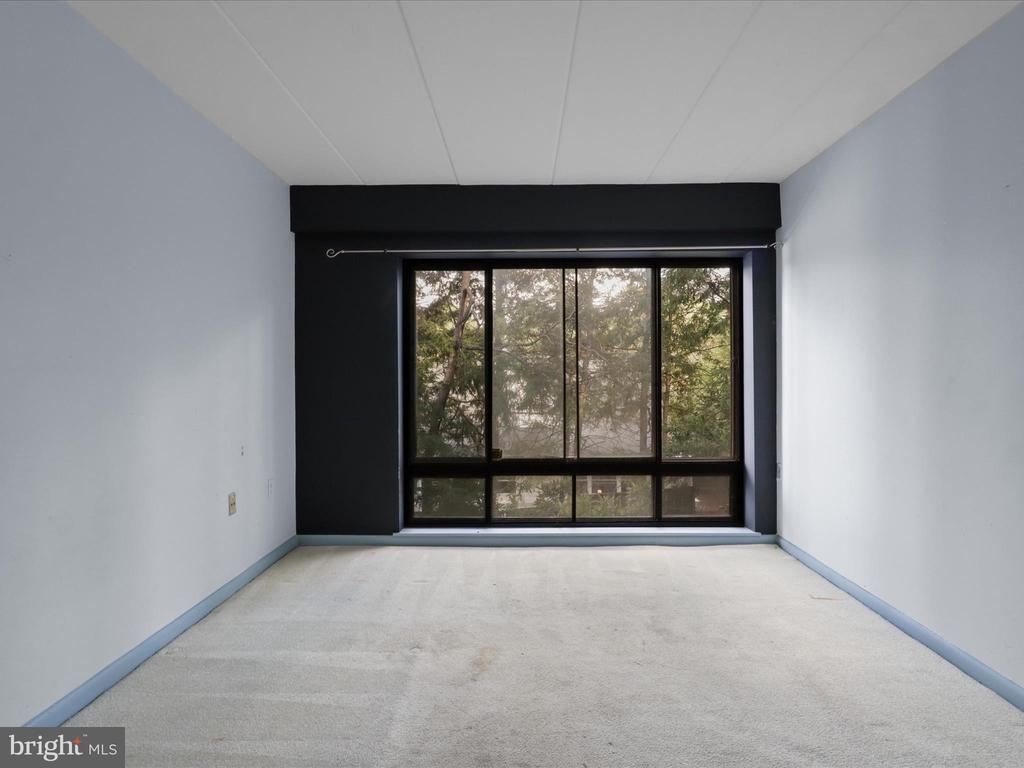130 ROBERTS LANE 201