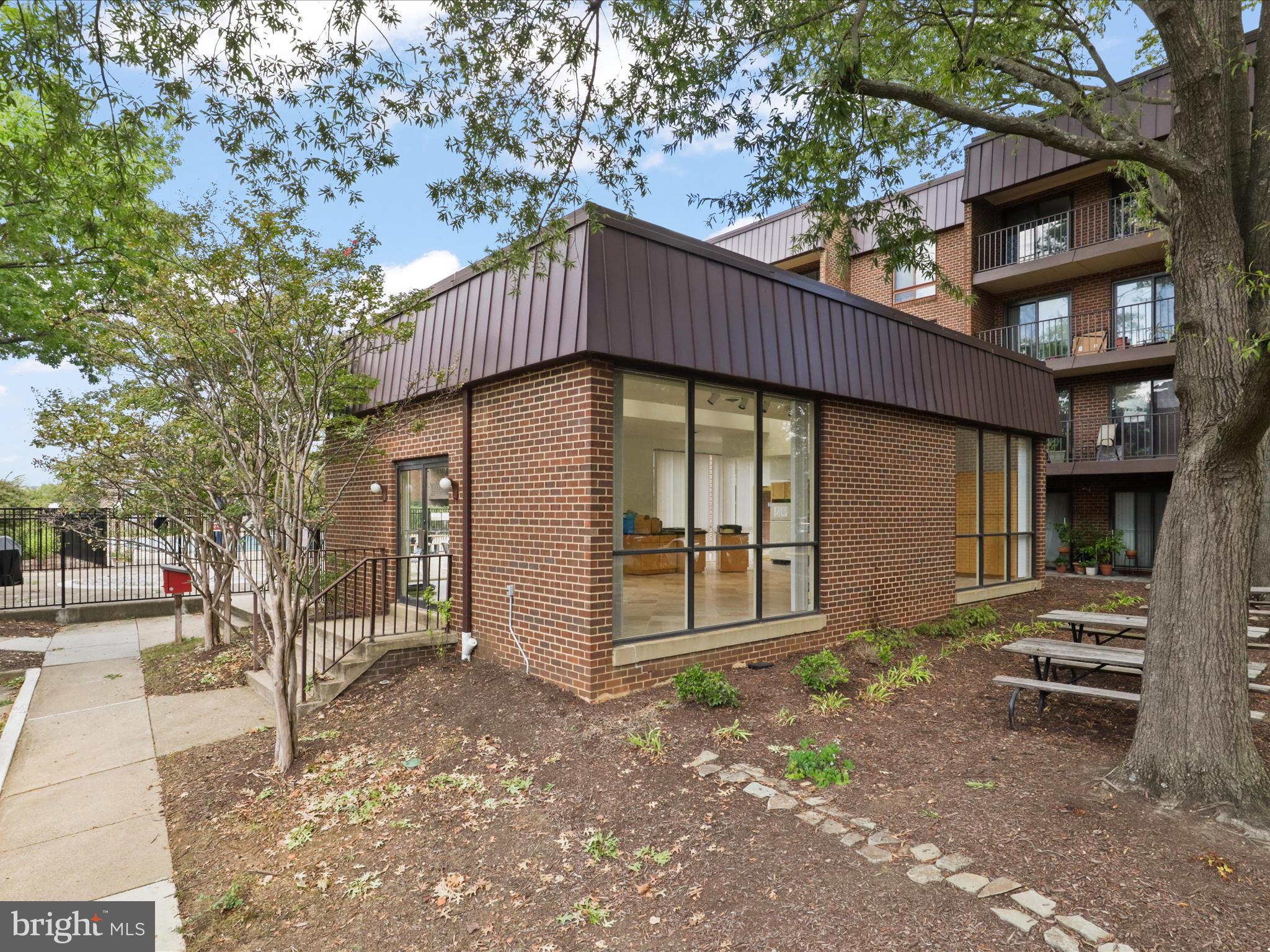 130 ROBERTS LANE 201