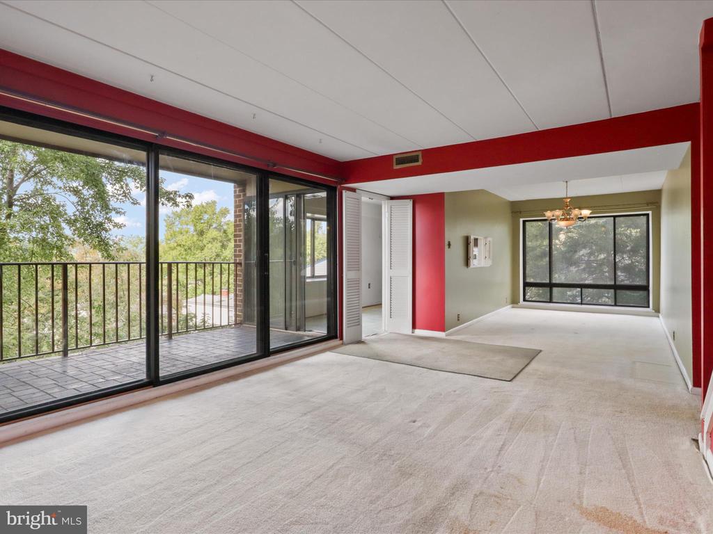 130 ROBERTS LANE 201