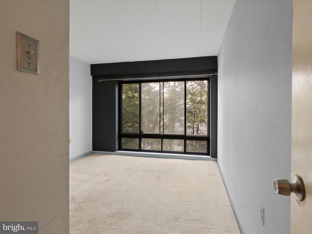 130 ROBERTS LANE 201